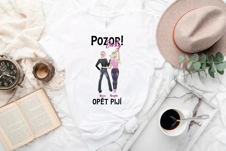 Pozor! Dívky opět pijí.