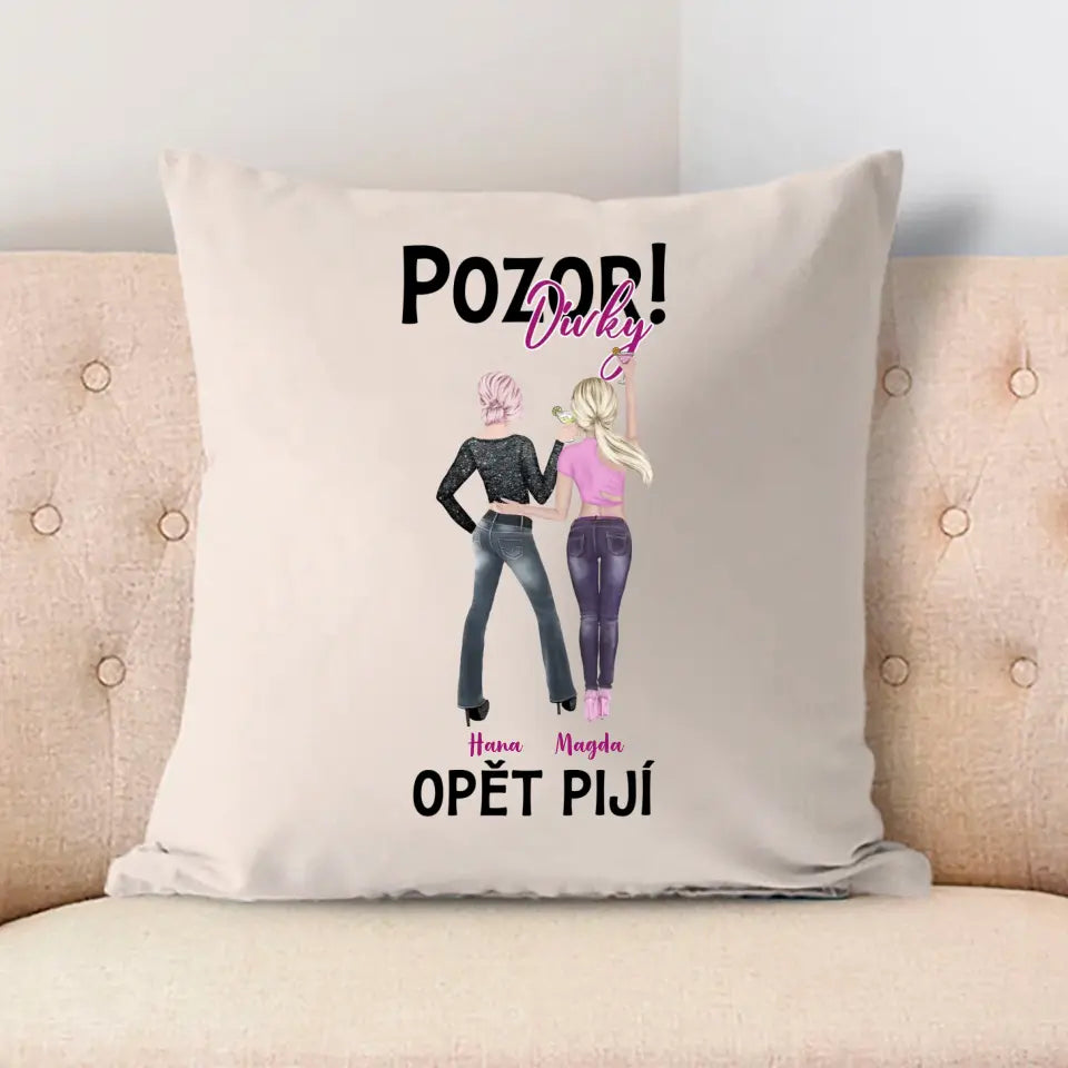 Pozor! Dívky opět pijí.