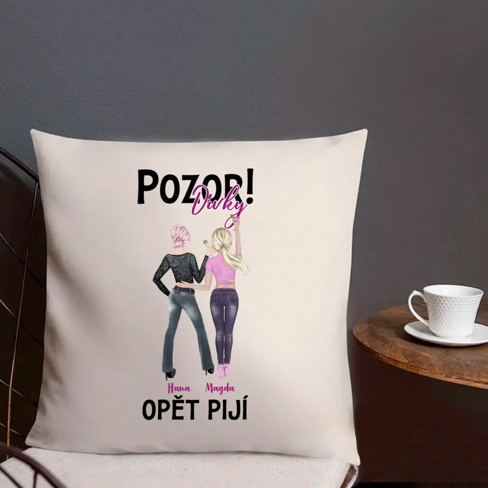 Pozor! Dívky opět pijí.