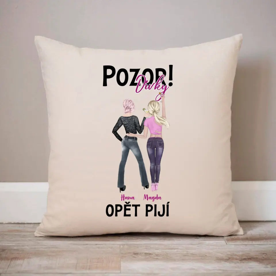 Pozor! Dívky opět pijí.