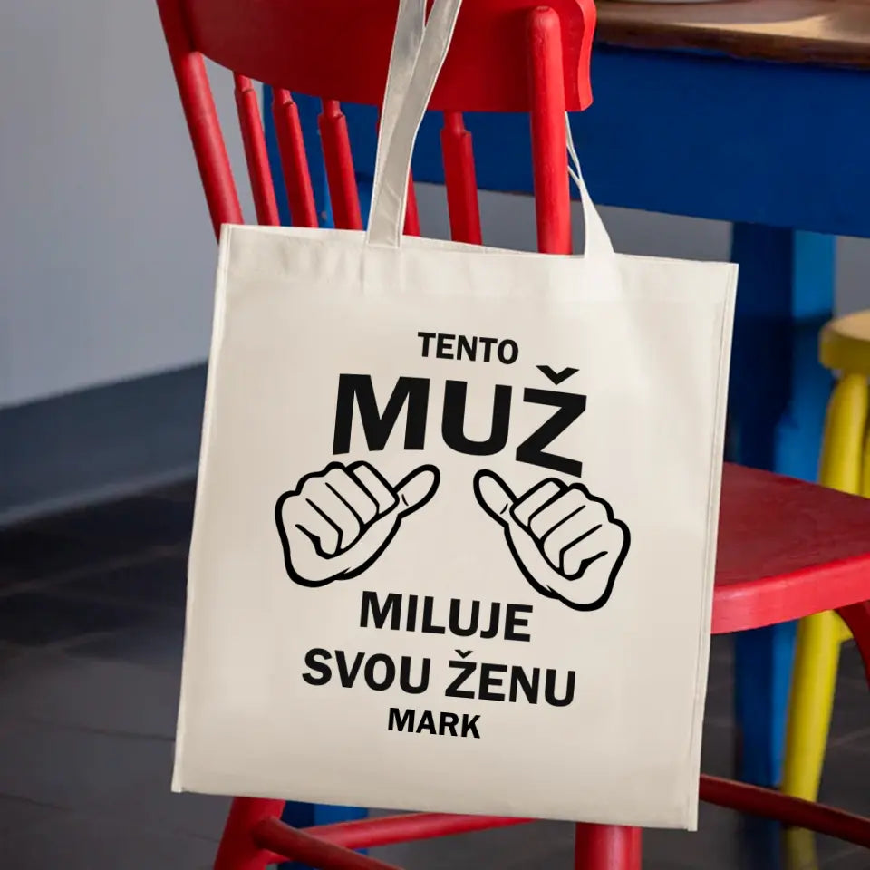 Tento Muž Miluje Svou Ženu