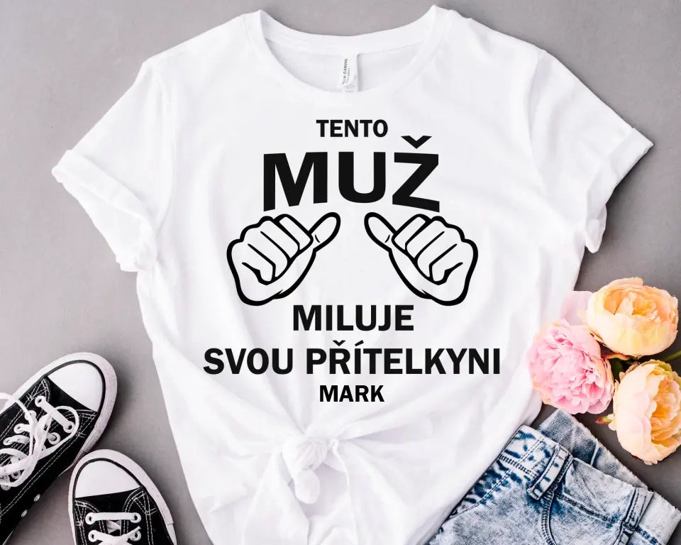 Tento Muž Miluje Svou Přítelkyni