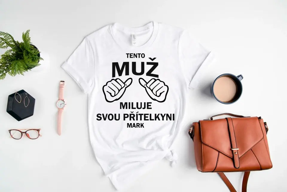 Tento Muž Miluje Svou Přítelkyni