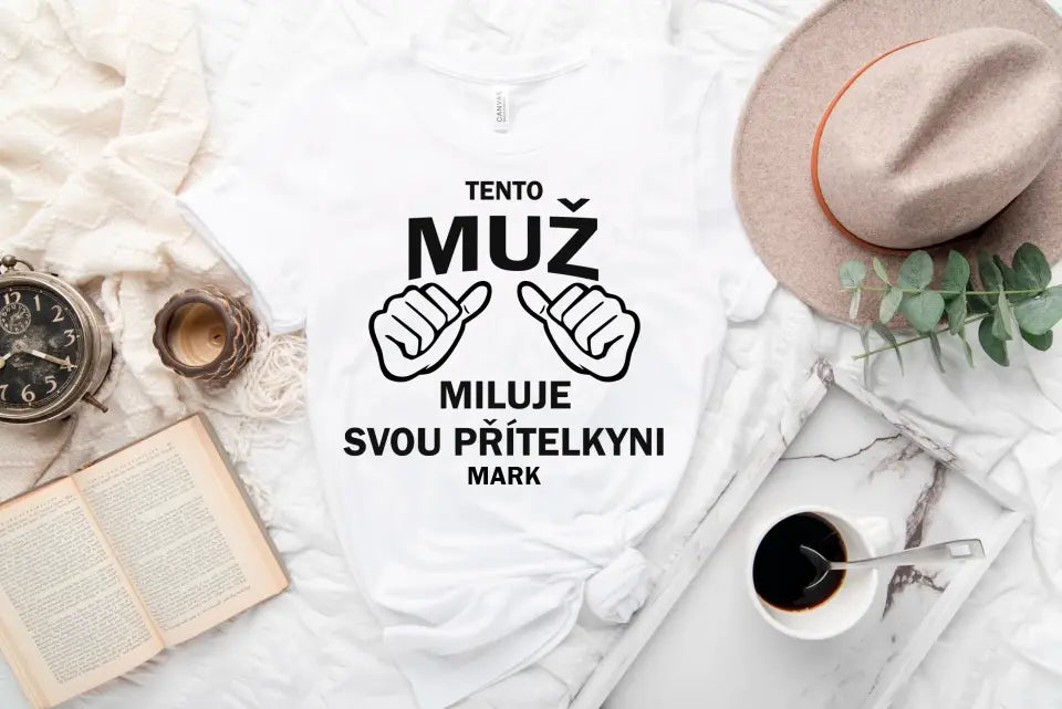 Tento Muž Miluje Svou Přítelkyni