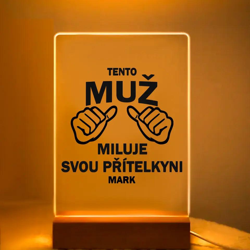 Tento Muž Miluje Svou Přítelkyni