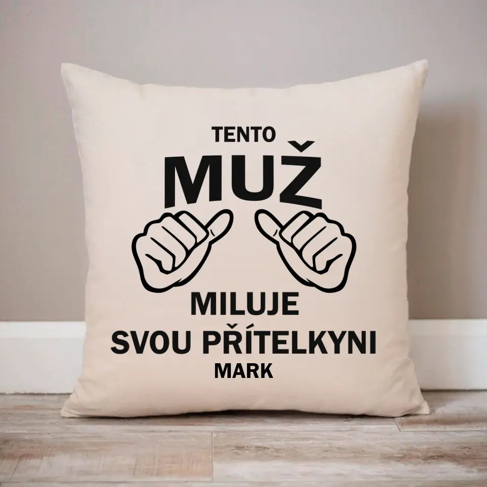 Tento Muž Miluje Svou Přítelkyni