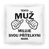 Tento Muž Miluje Svou Přítelkyni